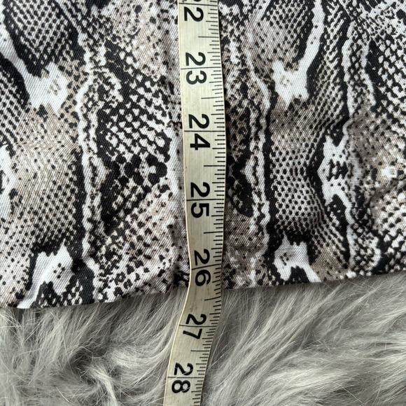 Chicos Cardigan Sz 1 Medium Open Front Snake Print 3/4 Sleeve Black White Casual - Picture 8 of 9